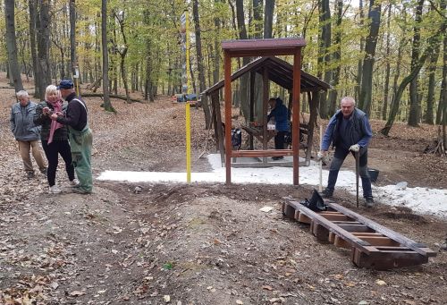 11.pomoc pri umiestnovani bicykloveho stojana prisla aj od druheho zakladatela vystupov na zlaty vrch petra.